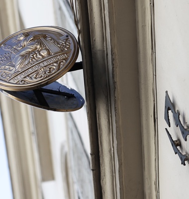 1694 Notaires à versaille, la cours de l'office